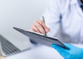 Којим мерама се штите Роми из нехигијенских насеља? Где се лече особе са инвалидитетом из установа социјалне заштите ако имају коронавирус?