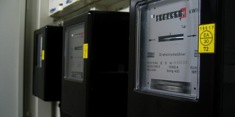 ЕПС: Редовно очитавање бројила, читачи имају заштитну опрему